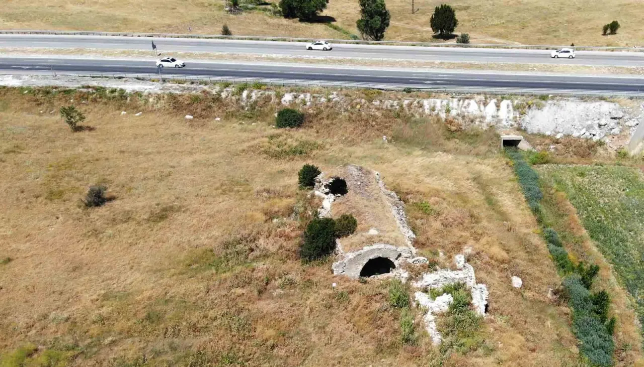 kutahyada-831-yillik-yenice-han-turizme-kazandirilmayi-bekliyor