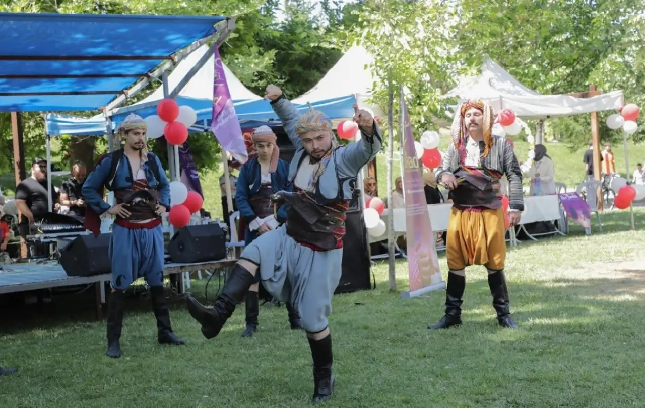 tavsanlida-geleneksel-koruyucu-aile-gunu-ve-cocuk-senlikleri