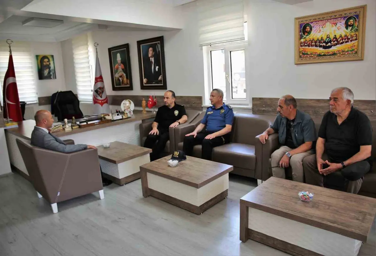 il-emniyet-muduru-yilmaz-emniyet-personelinin-annesinin-cenazesine-katildi