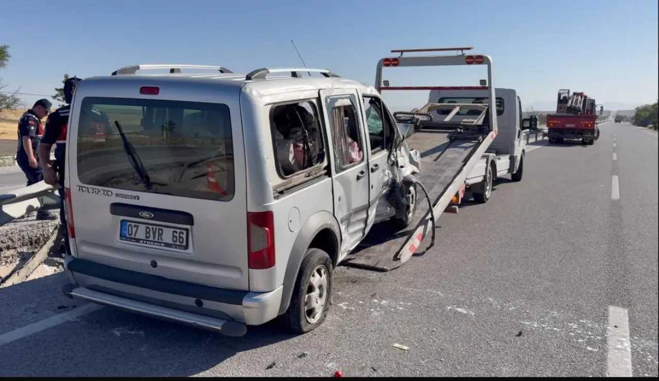 refuje-devrilen-hafif-ticari-aracta-2-kisi-yaralandi