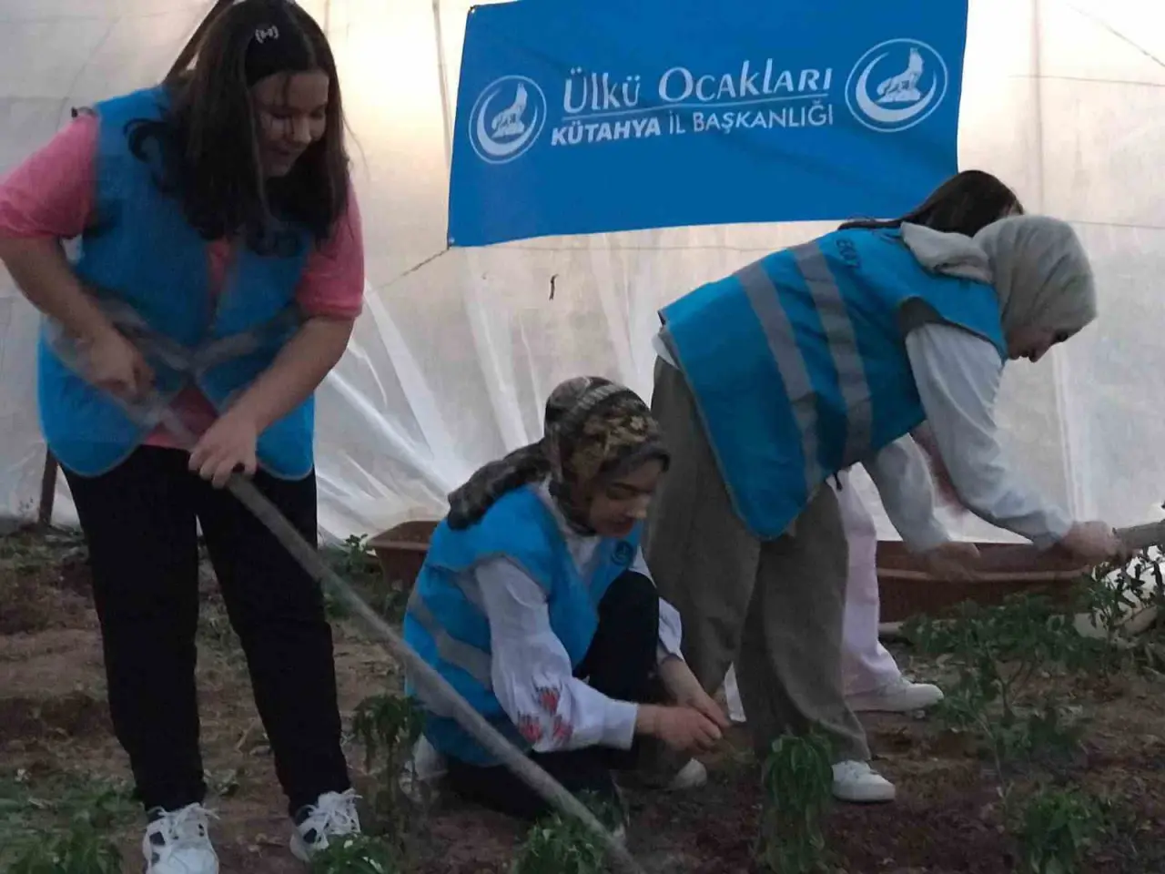 kutahyada-genclere-tarim-bilinci-permakultur-projesi-hayata-gecirildi