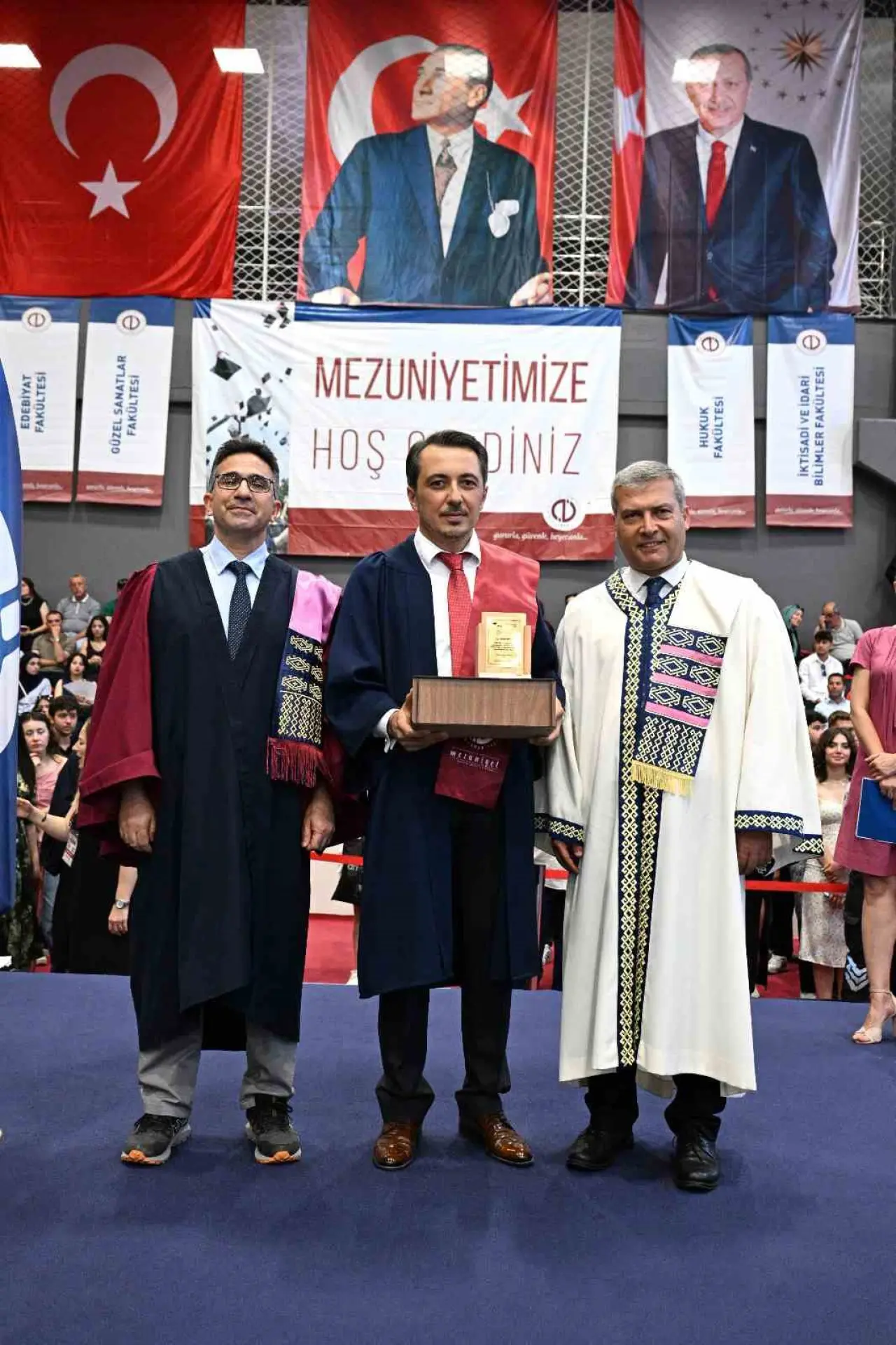 anadolu-universitesi-mezunlarini-ugurlamaya-devam-ediyor