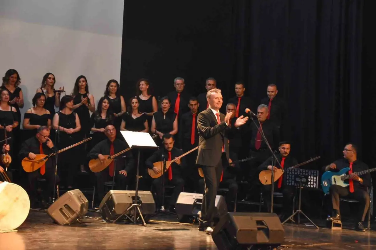 telden-dile-turk-halk-muzigi-ogretmenler-korosu-sezon-sonu-konseri