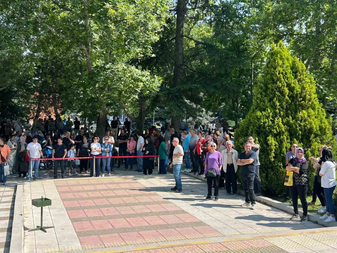 kapilar-kapatildiktan-10-dakika-sonra-gelen-aday-yksye-giremedi