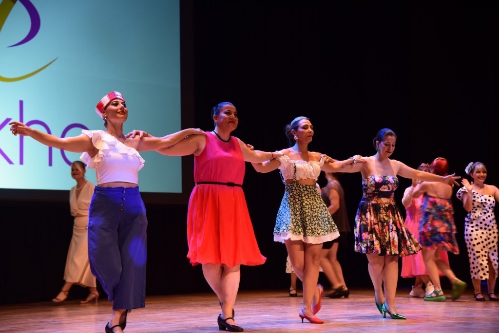 anadolu-universitesinde-halk-danslari-ve-sirtaki-gosterisi