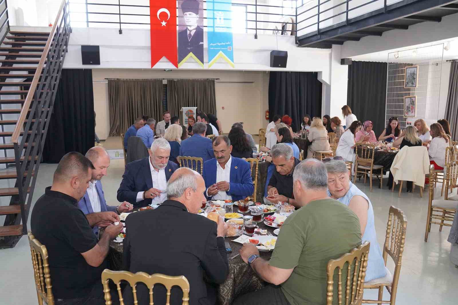 baskan-atac-muhtarlarla-bulustu