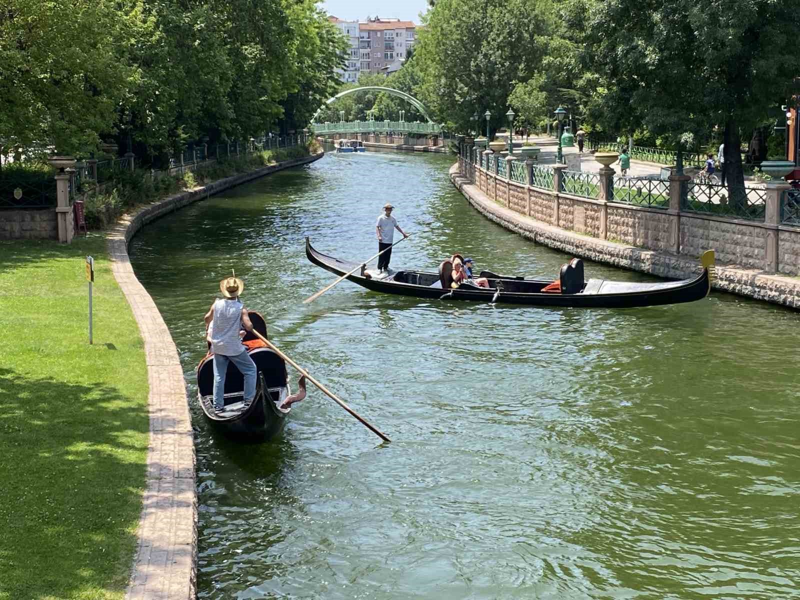 bayramda-eskisehire-gelen-turistler-gondol-seferlerini-yogunlastirdi