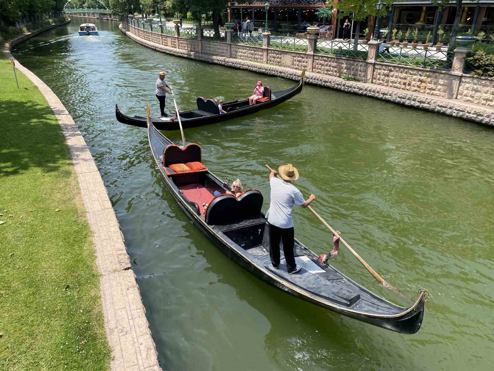 bayramda-eskisehire-gelen-turistler-gondol-seferlerini-yogunlastirdi