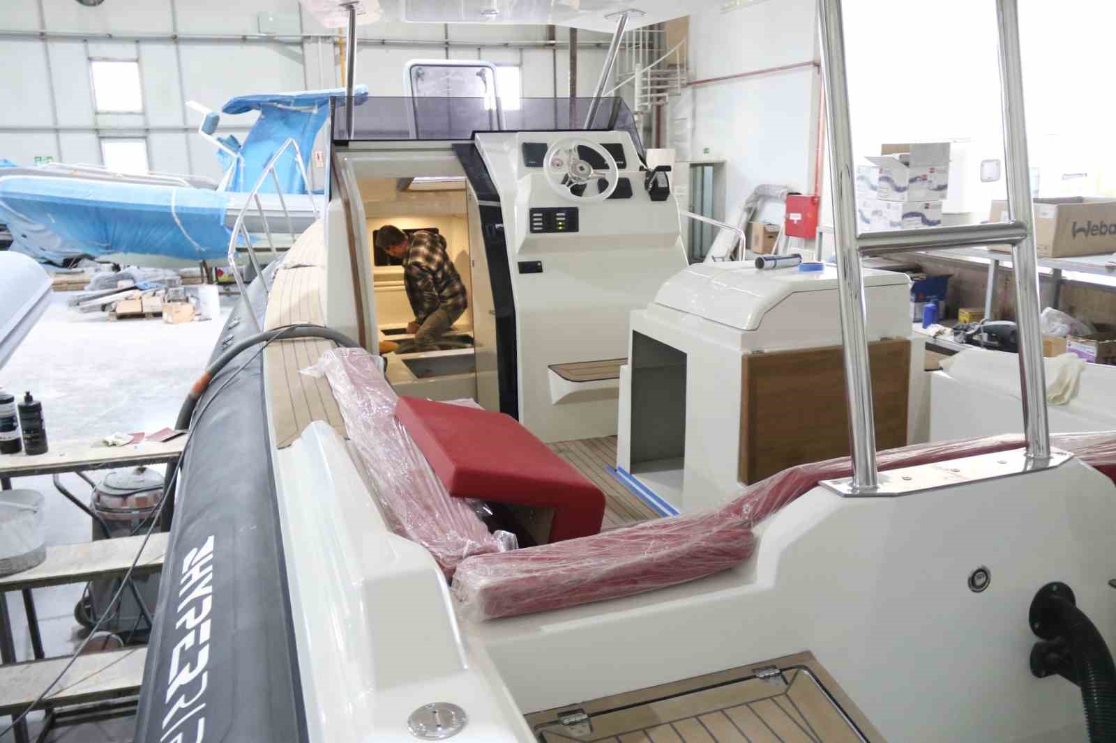 bozkirin-ortasinda-uretilen-tekneler-uluslararasi-sularda-yuzuyor