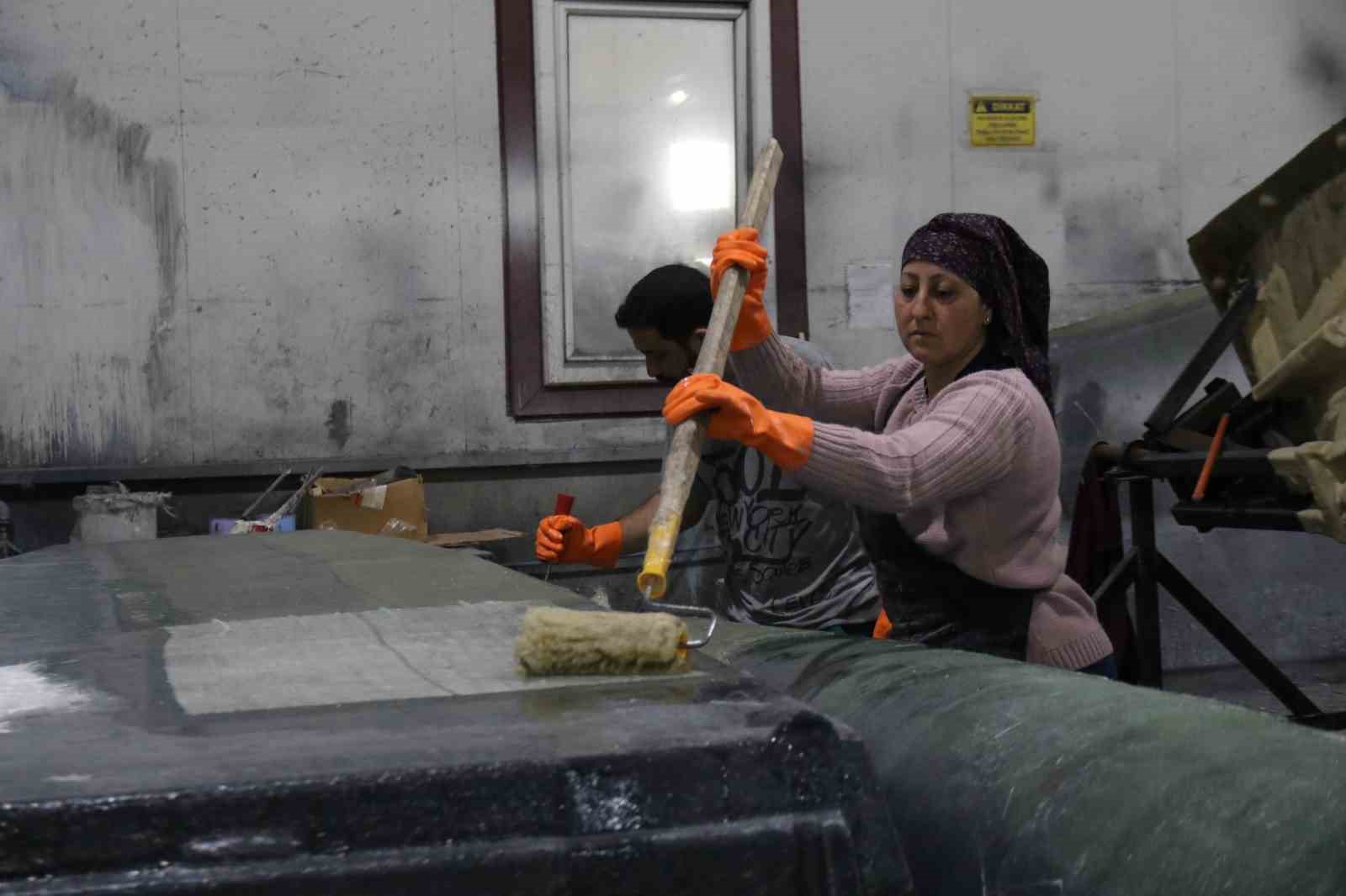 bozkirin-ortasinda-uretilen-tekneler-uluslararasi-sularda-yuzuyor