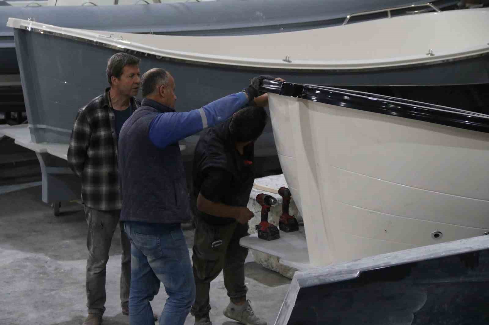 bozkirin-ortasinda-uretilen-tekneler-uluslararasi-sularda-yuzuyor