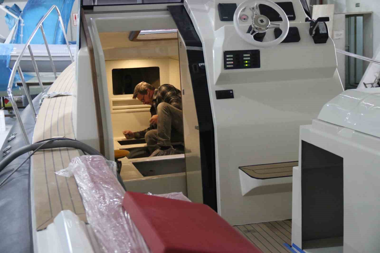 bozkirin-ortasinda-uretilen-tekneler-uluslararasi-sularda-yuzuyor