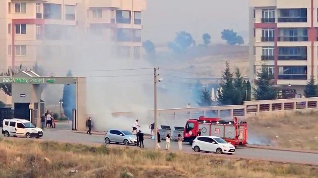 cope-atilan-sigara-izmariti-nedeniyle-yangin-cikti