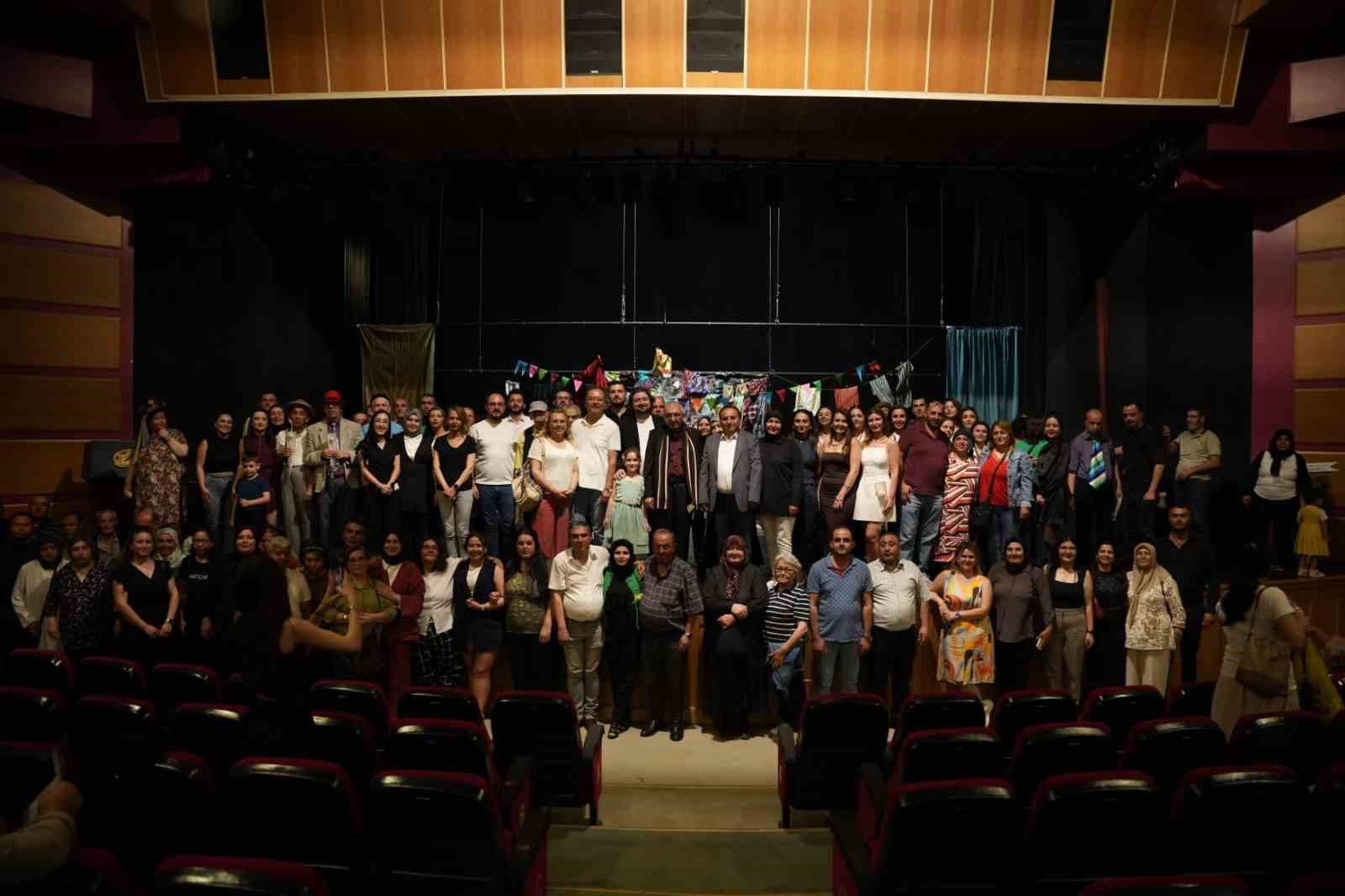 eskisehirde-engelli-bireyler-tiyatro-gosterisi-sundu