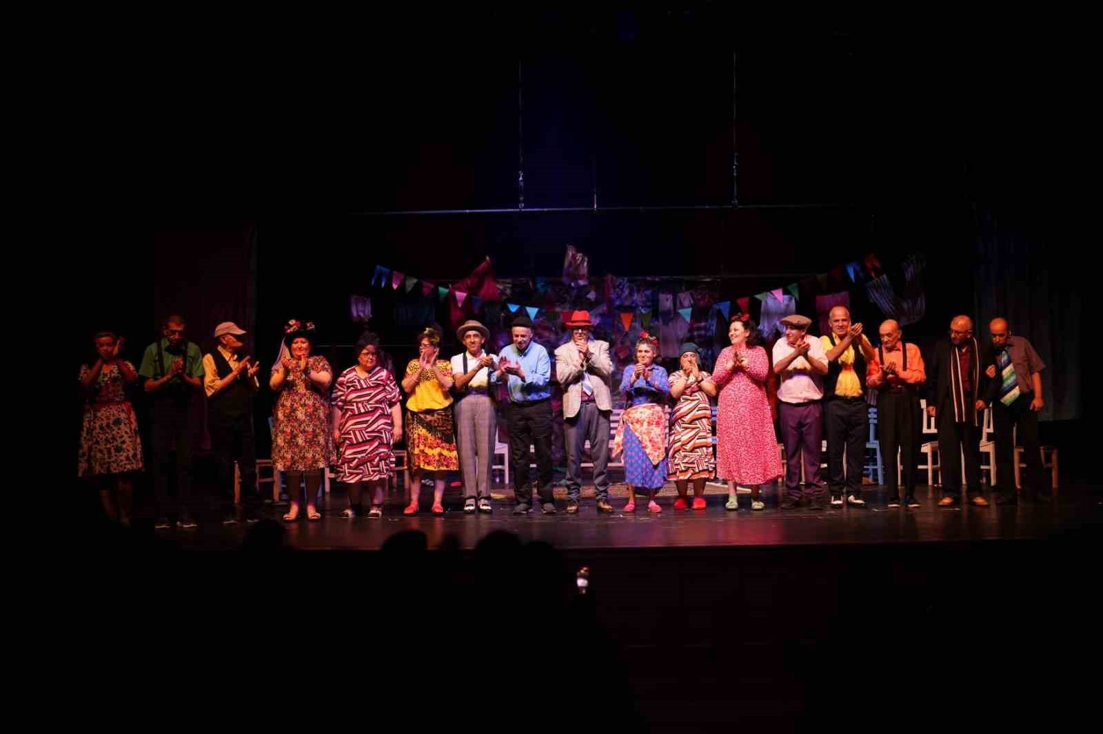 eskisehirde-engelli-bireyler-tiyatro-gosterisi-sundu