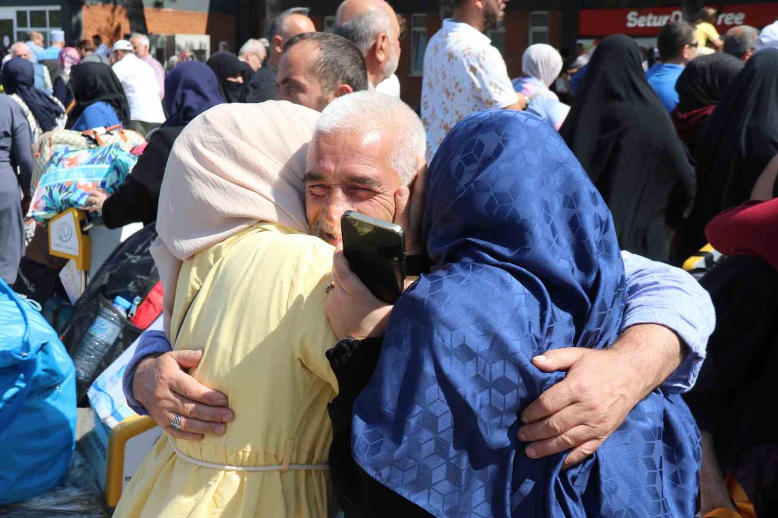 hacdan-donen-dedesini-ve-ninesini-icardinin-hareketiyle-karsiladi