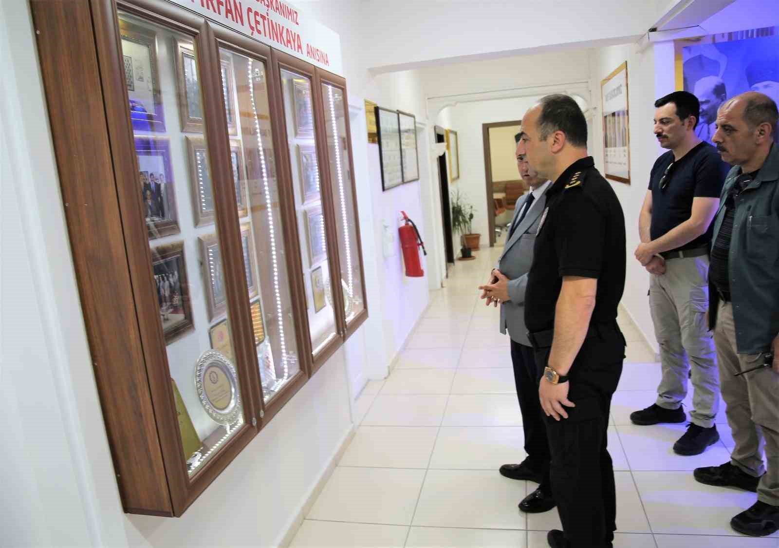 il-emniyet-muduru-yilmaz-emniyet-personelinin-annesinin-cenazesine-katildi