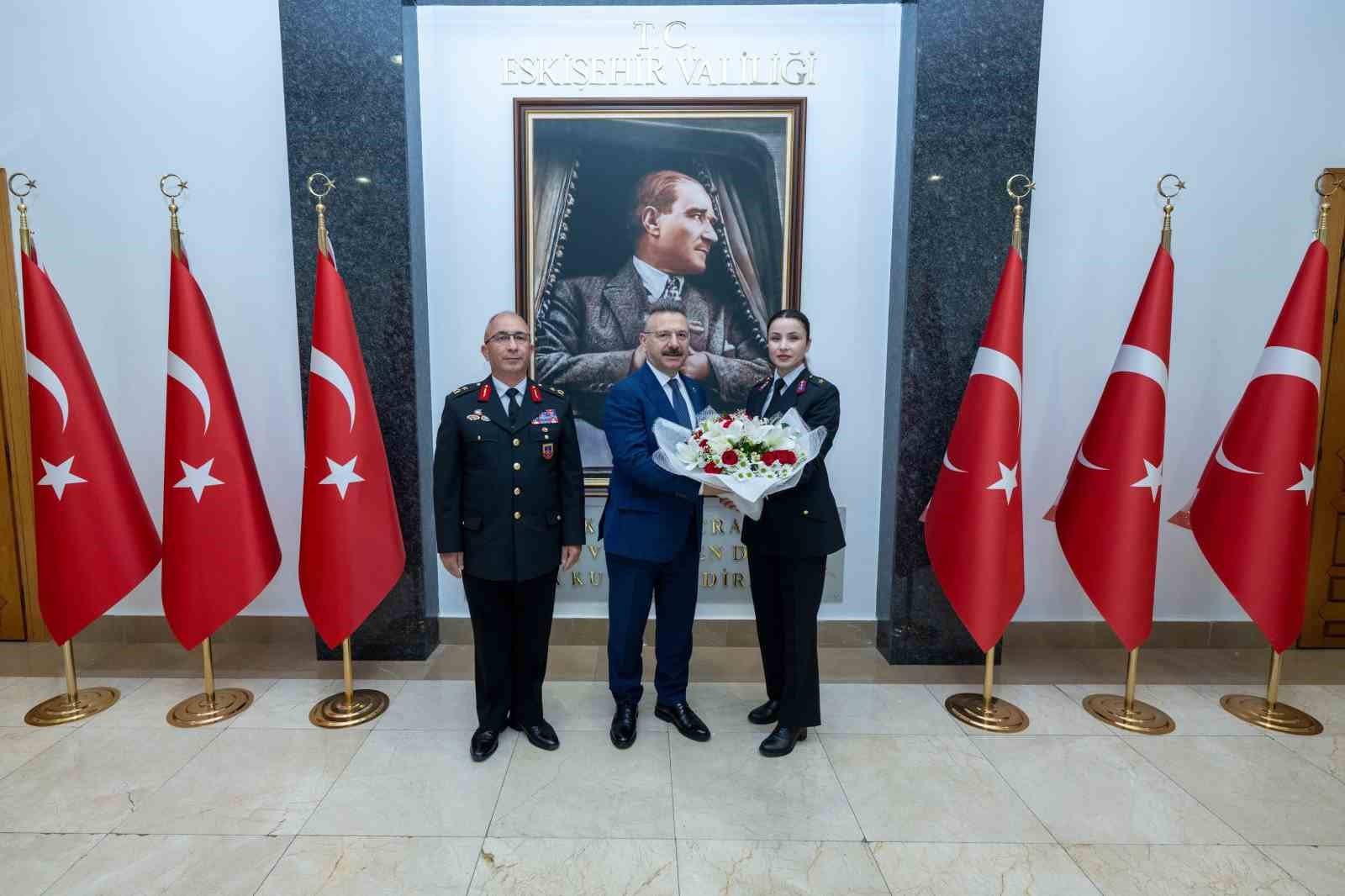 il-jandarma-komutani-demir-ve-jandarma-personeli-vali-aksoyu-ziyaret-etti