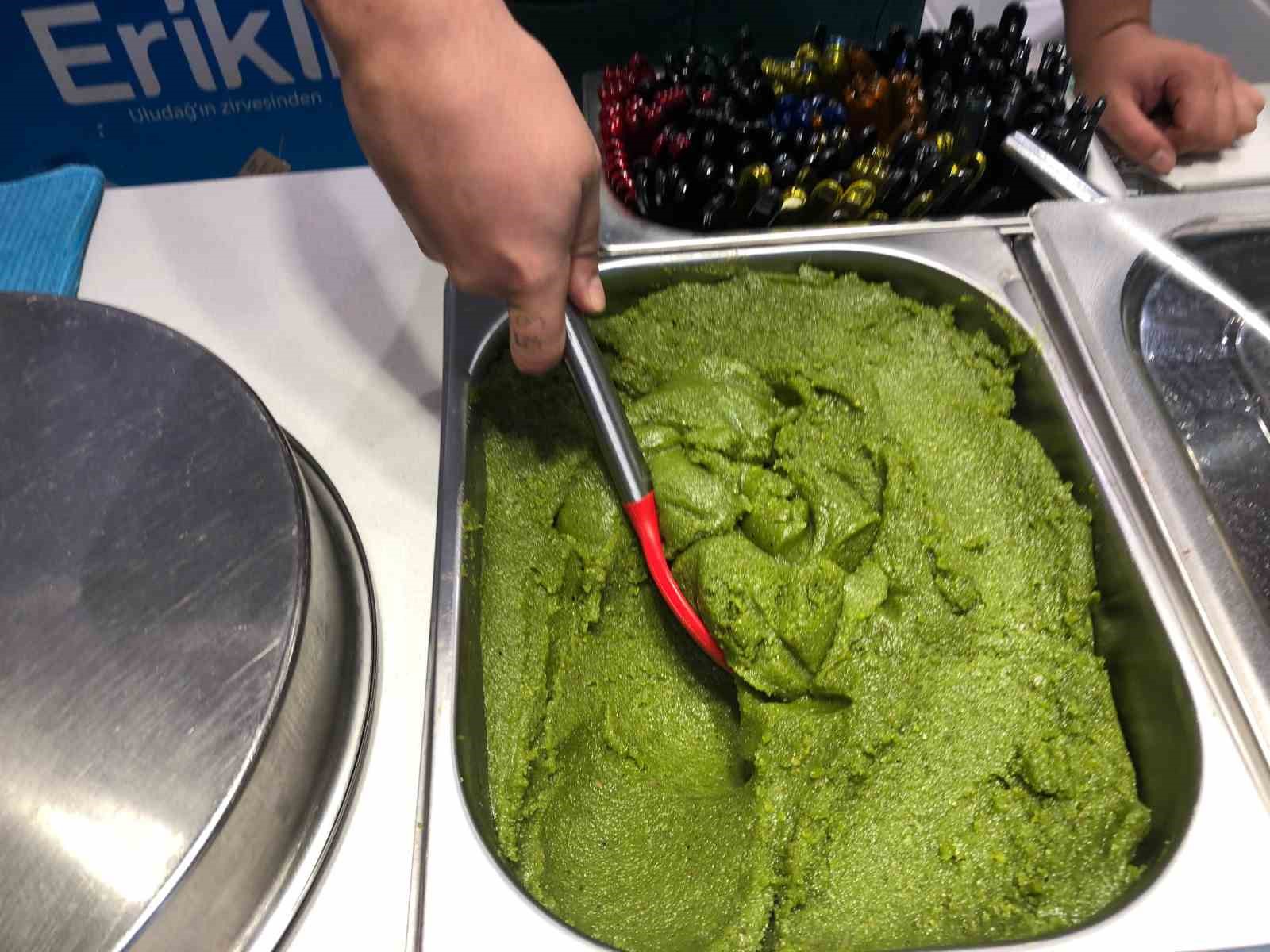 kulahta-dondurmaya-yeni-alternatif-irmik-helvali-dondurma