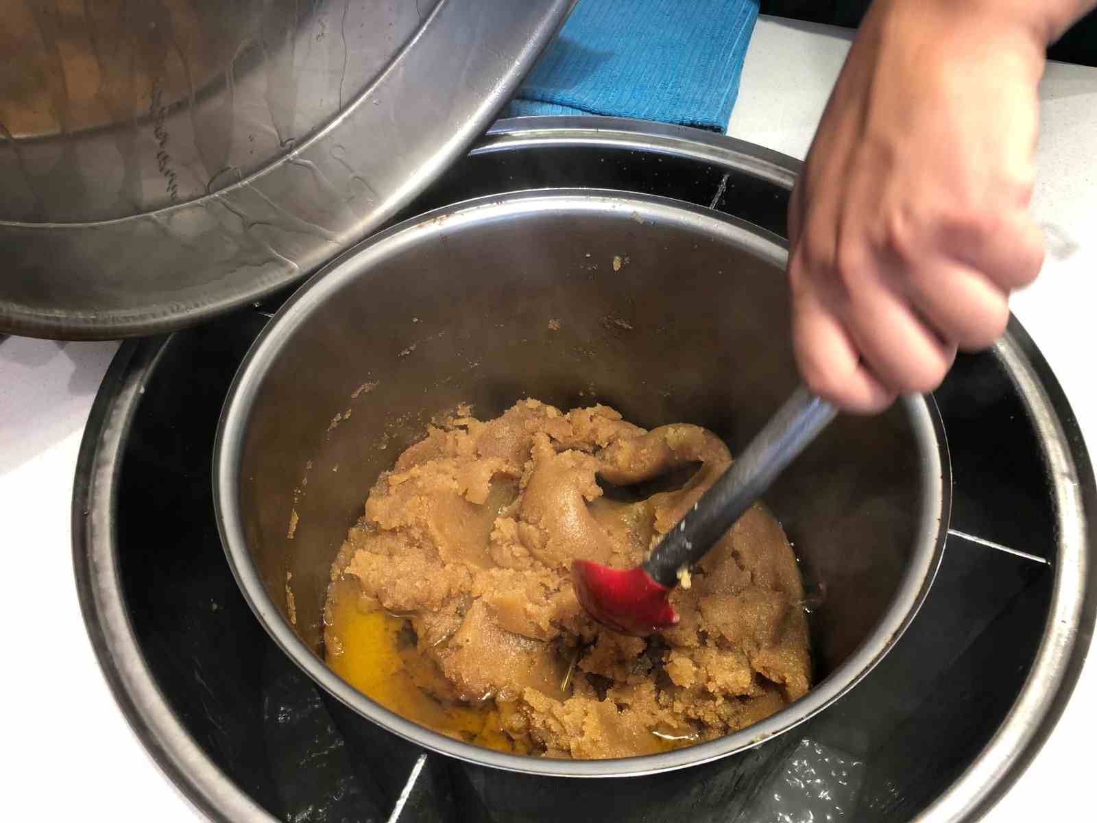 kulahta-dondurmaya-yeni-alternatif-irmik-helvali-dondurma