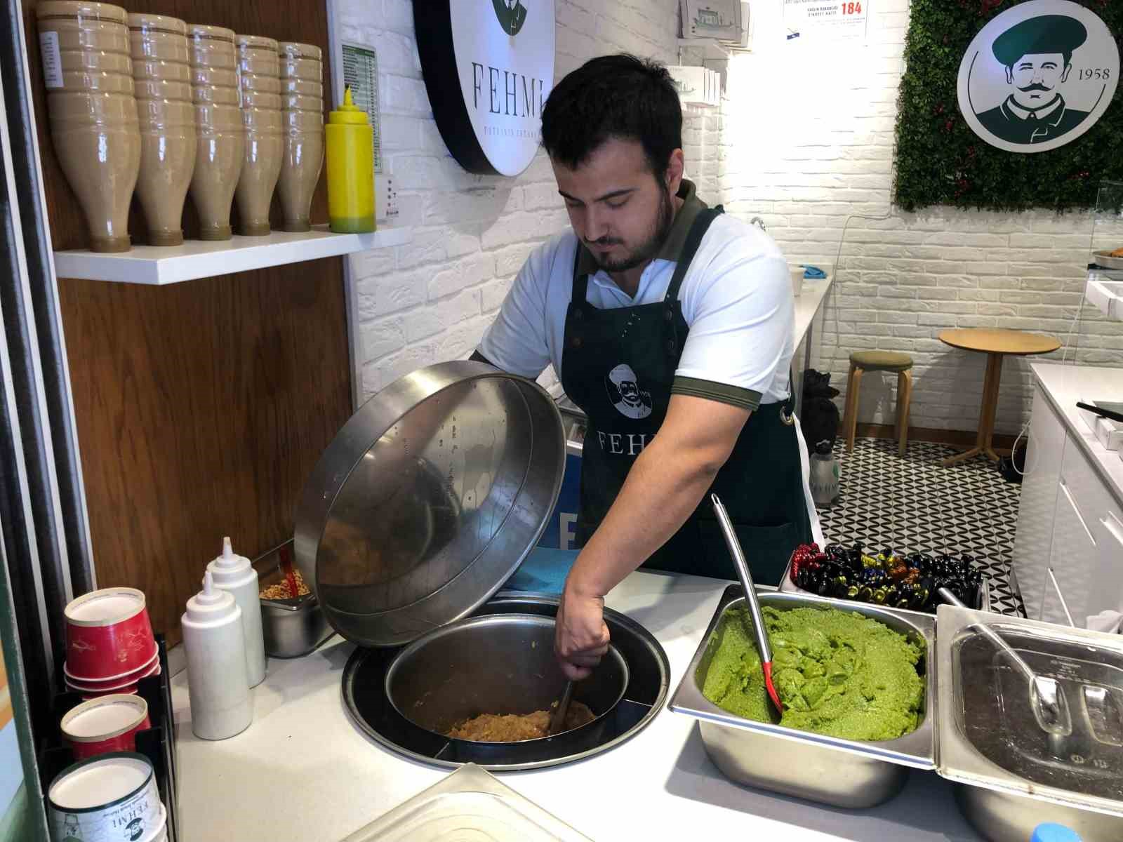 kulahta-dondurmaya-yeni-alternatif-irmik-helvali-dondurma