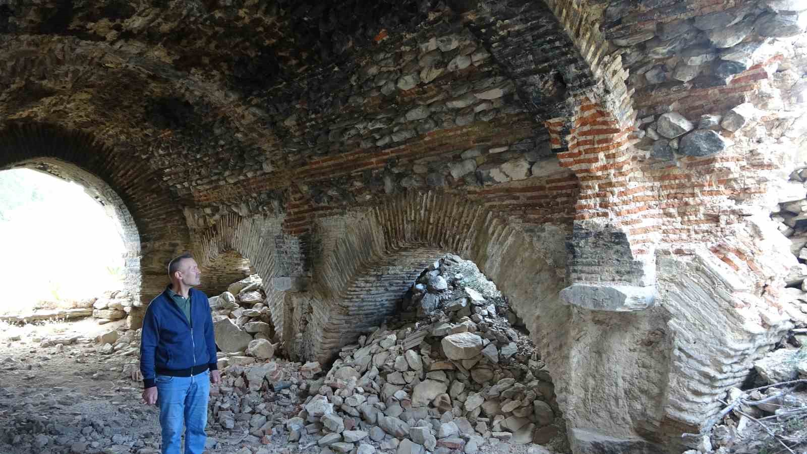 kutahyada-831-yillik-yenice-han-turizme-kazandirilmayi-bekliyor