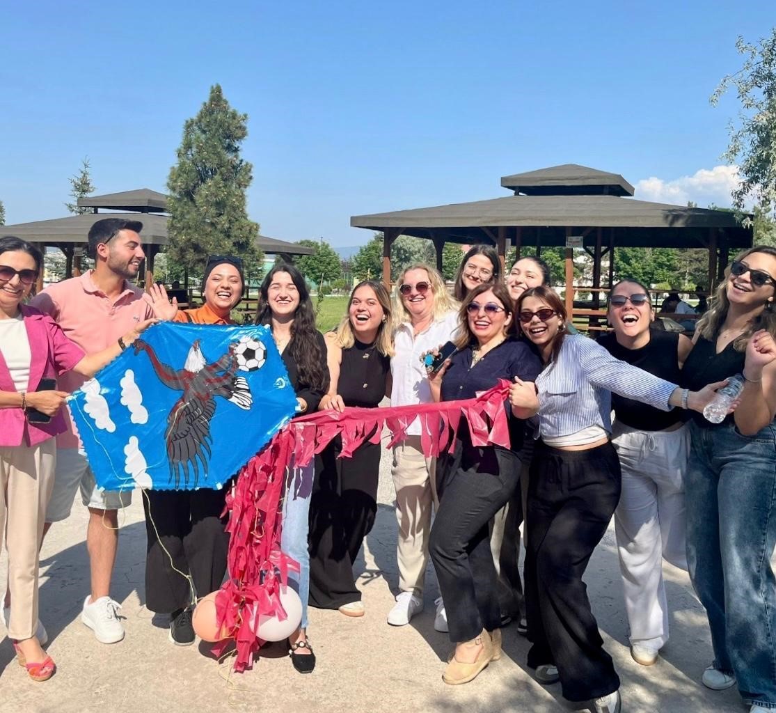 kutahyada-ogrencilerden-huzurevi-sakinlerine-egzersiz-uygulamasi