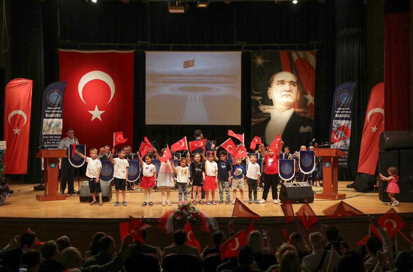 ordu-millet-el-ele-konseri-kutahyada-ilgi-gordu