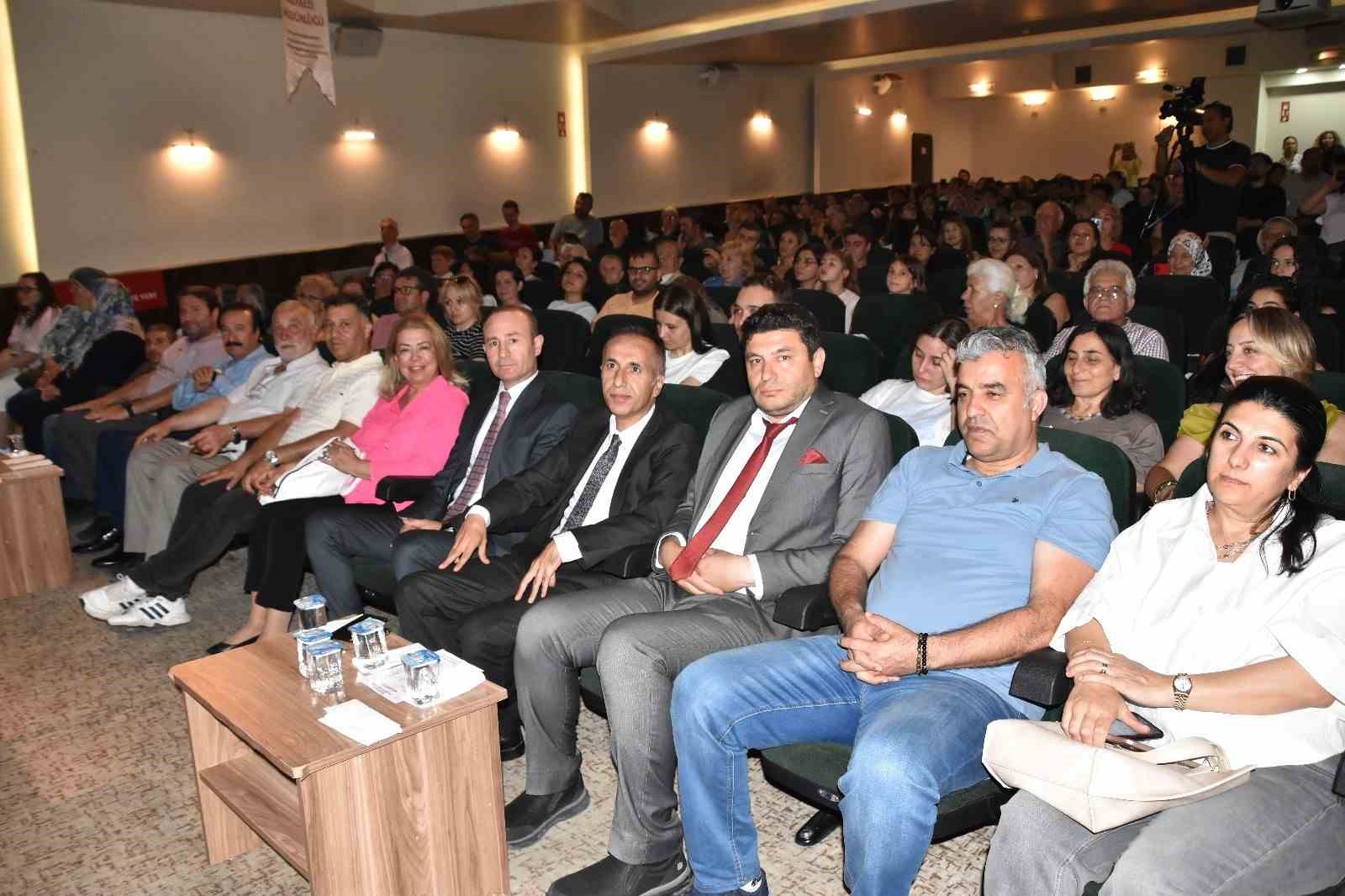 telden-dile-turk-halk-muzigi-ogretmenler-korosu-sezon-sonu-konseri