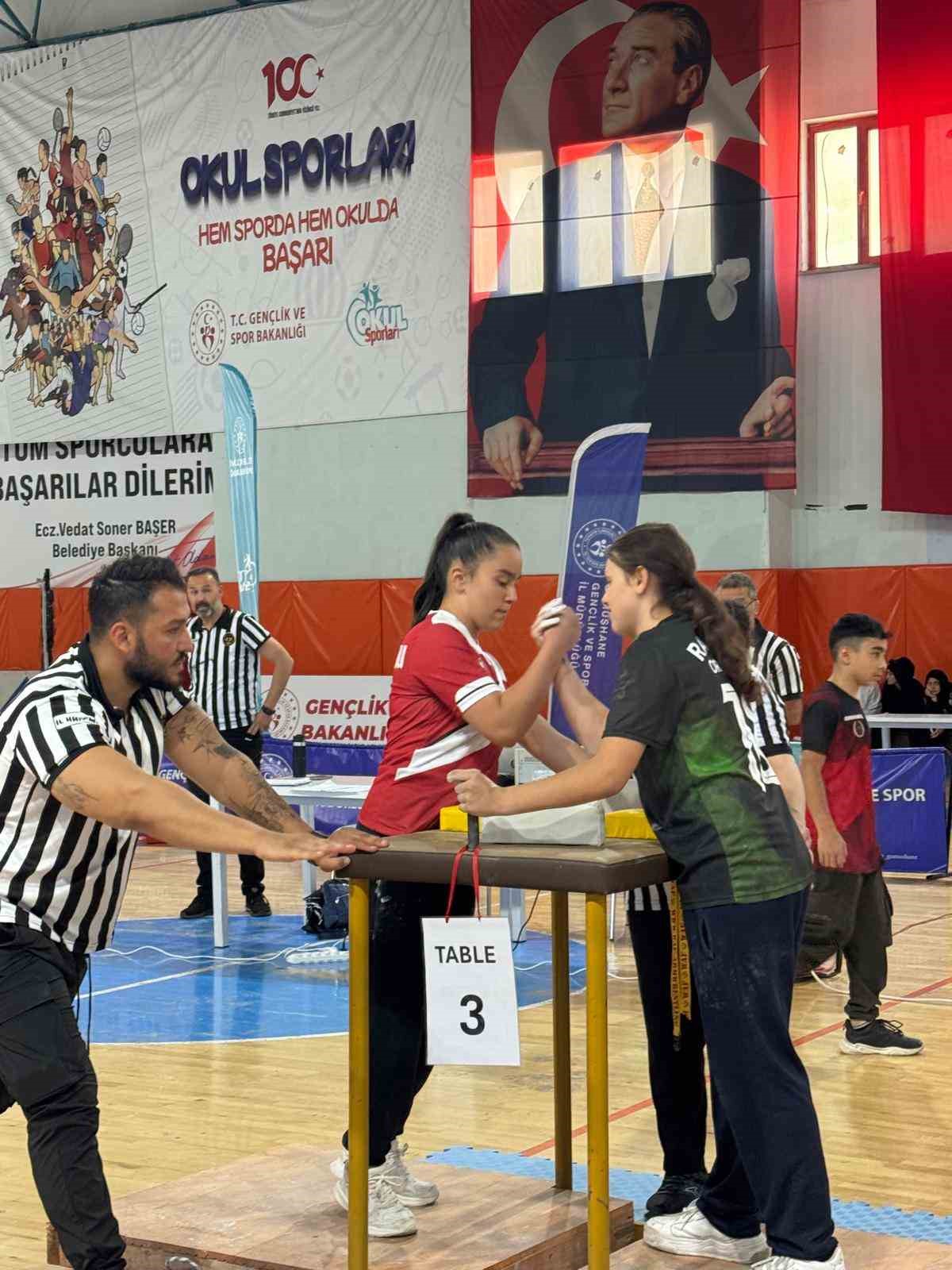 vehbi-koc-ortaokulu-ogrencisi-turkiye-2nci-oldu