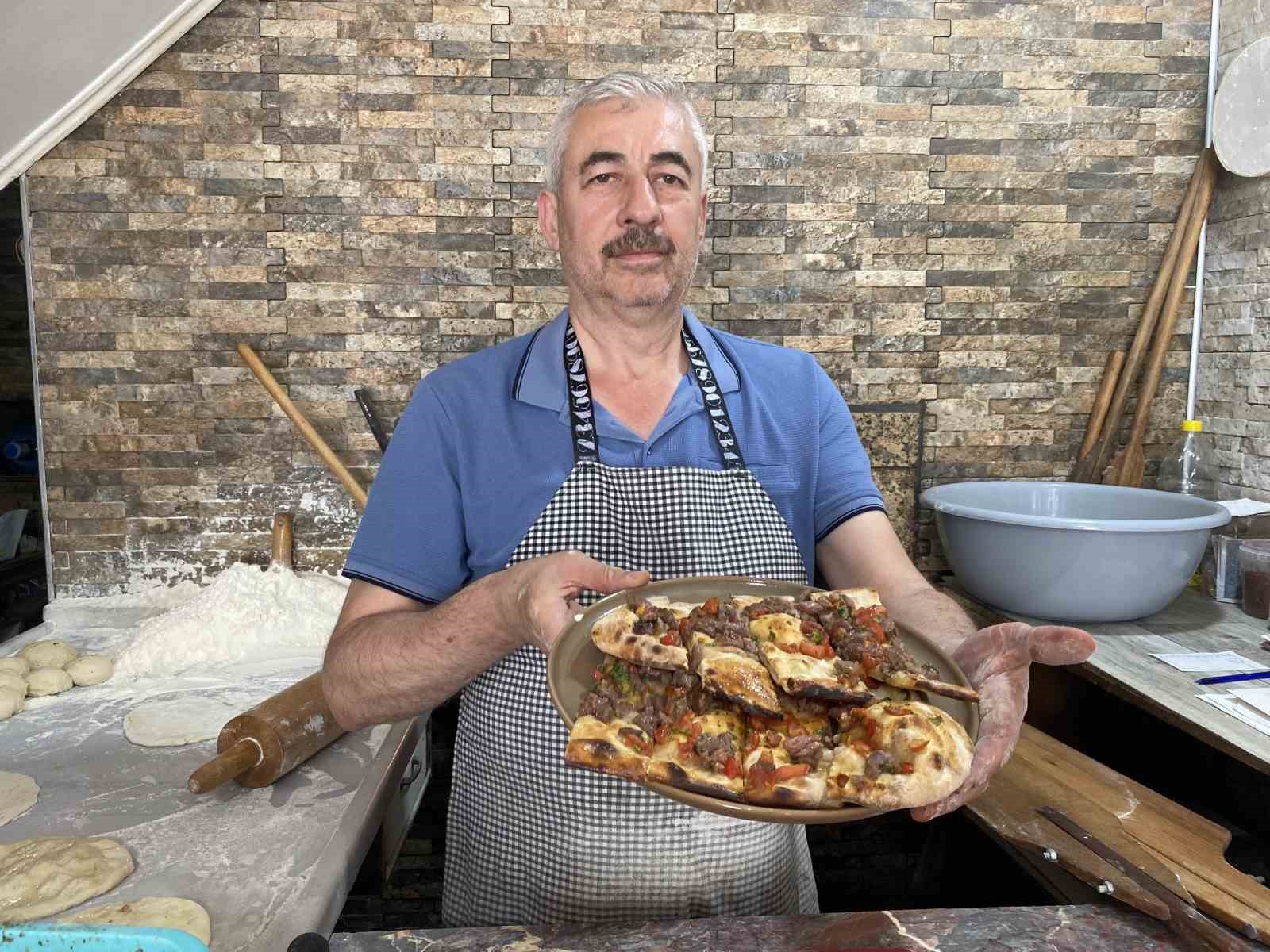 yaklasik-400-derece-sicakliktaki-tas-firin-karsisinda-zorlu-mesai