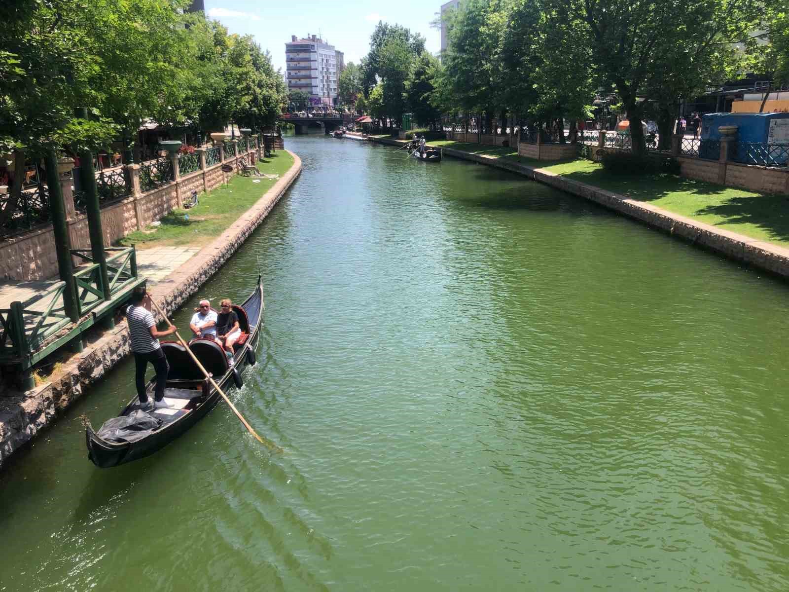 yaz-mevsiminin-gelmesiyle-gondol-turlarina-talep-artti