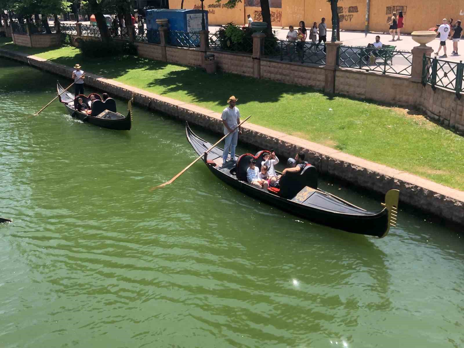 yaz-mevsiminin-gelmesiyle-gondol-turlarina-talep-artti