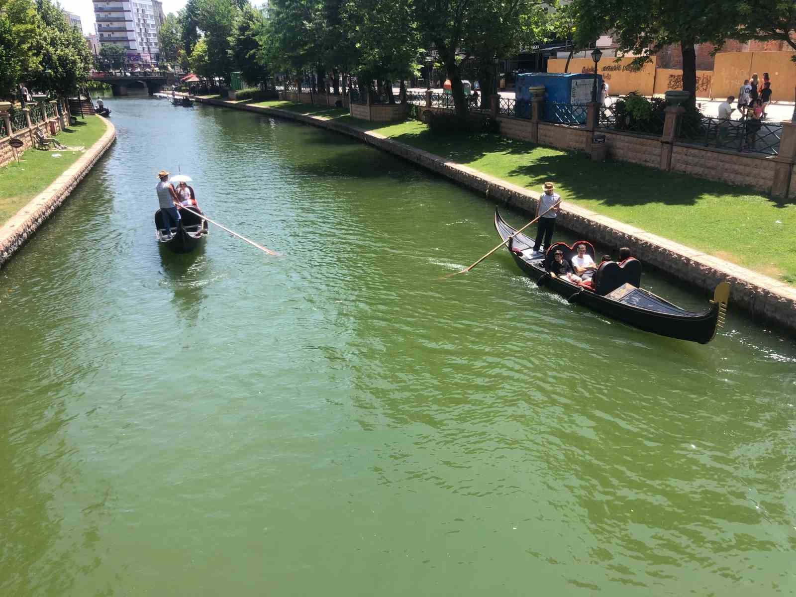 yaz-mevsiminin-gelmesiyle-gondol-turlarina-talep-artti