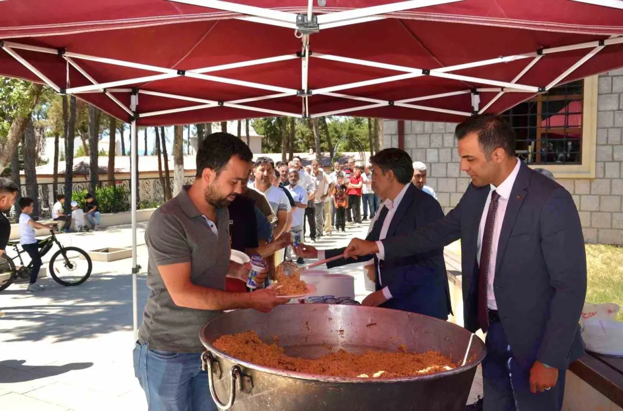 sogutte-sifali-pilav-etkinligi-yogun-katilimla-gerceklestirildi