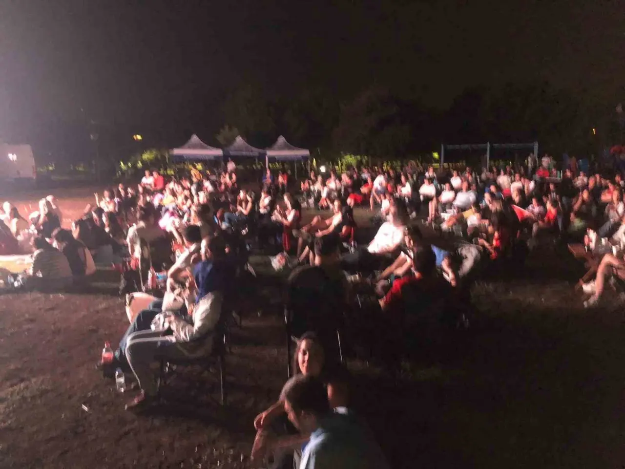 eskisehirliler-milli-voleybol-macini-dev-ekranda-izledi