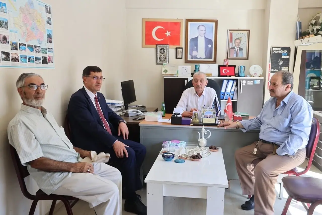 baskan-eyup-kahveciden-hacdan-donen-muhtarlara-ziyaret