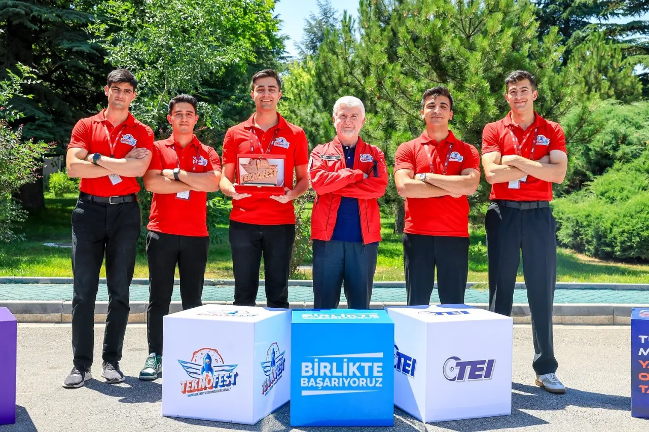 teknofest-jet-motor-tasarim-yarismasi-final-sunumlari-teide-gerceklestirildi