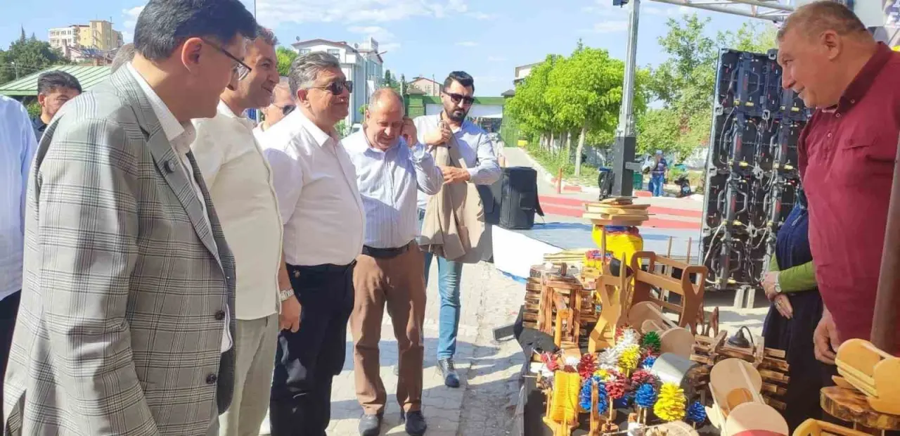 kutahya-protokolunden-gediz-tarhana-festivaline-yogun-ilgi