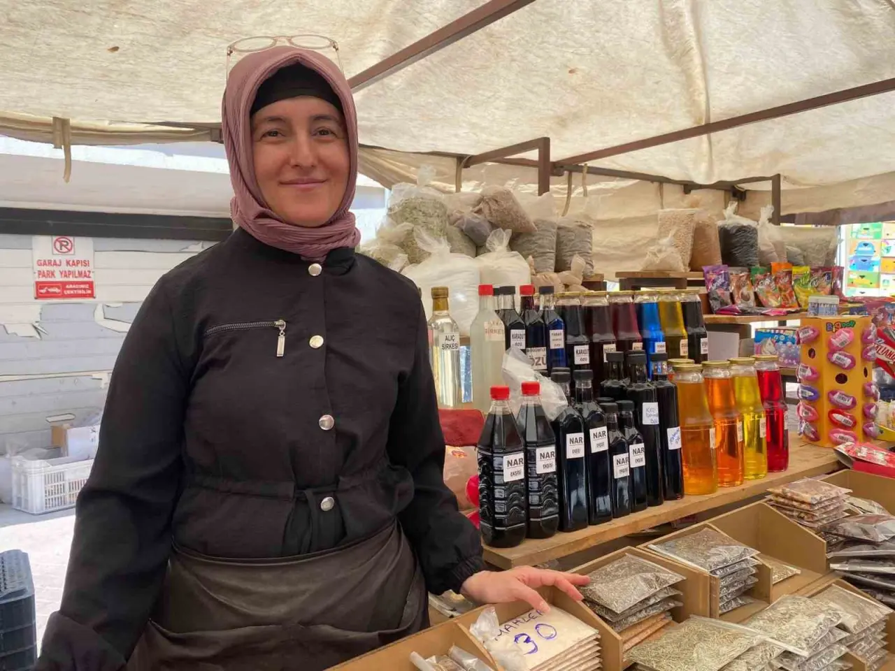 sicakla-birlikte-pazarda-el-yapimi-urunlere-ilgi-azaldi