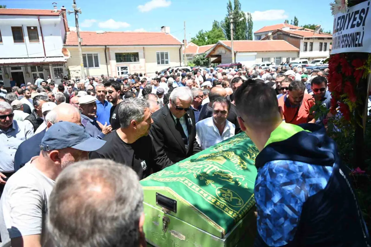 baskan-yardimcisi-engin-kardes-son-yolculuguna-ugurlandi