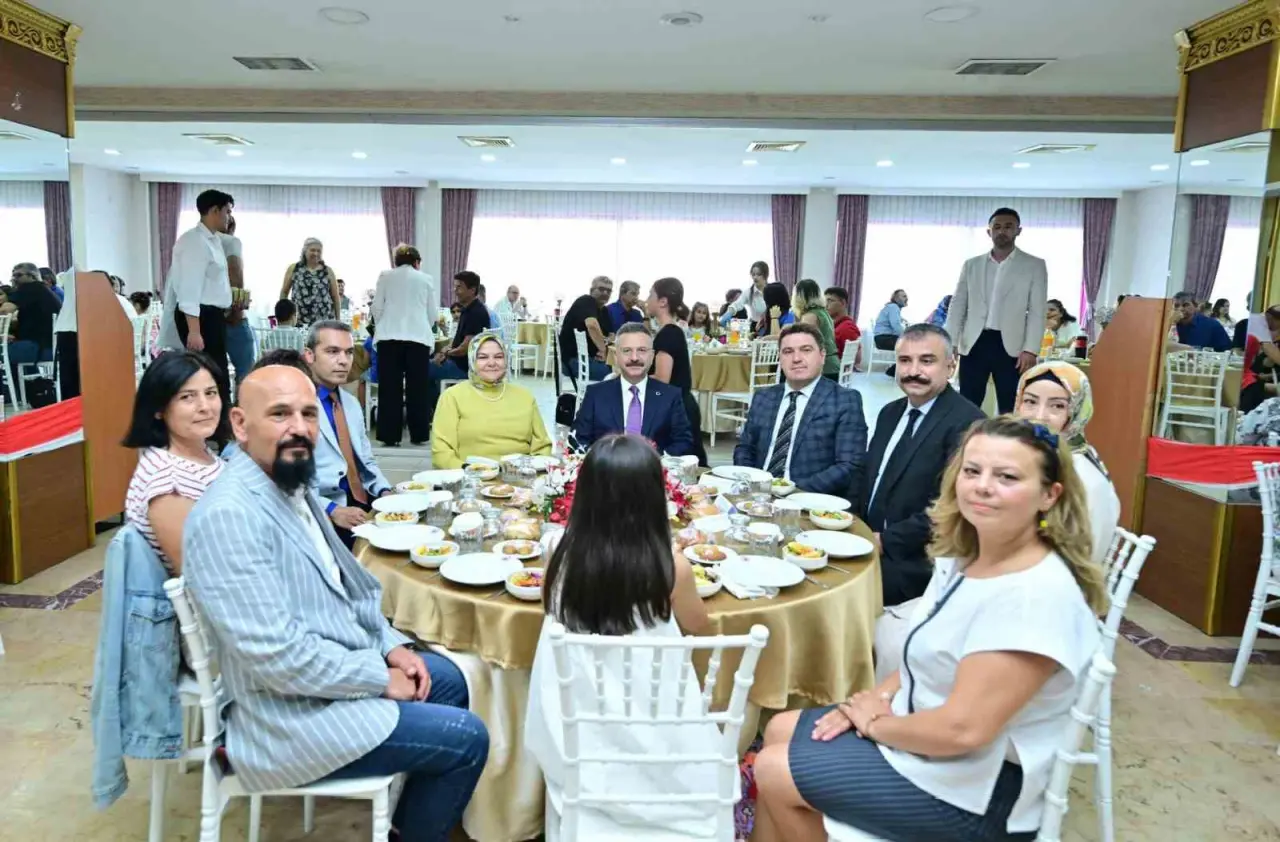 vali-aksoy-koruyucu-ailelerle-bir-araya-geldi