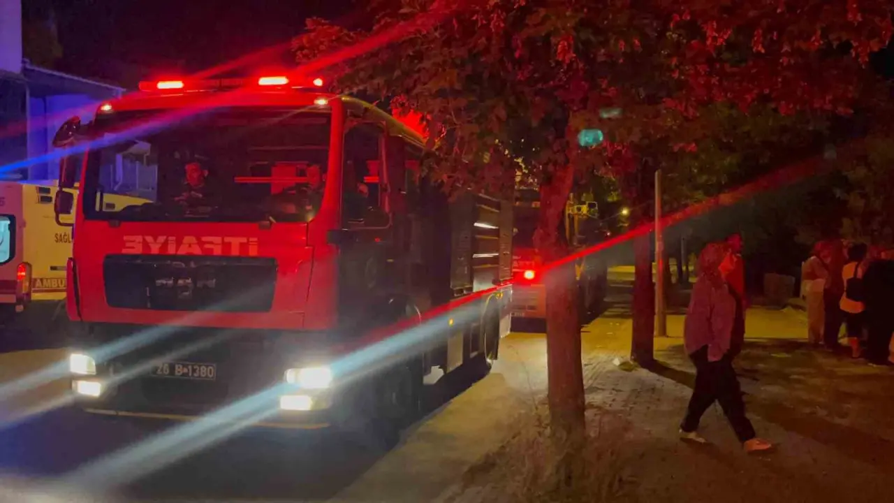 gece-yarisi-yapilan-asilsiz-ihbar-mahalle-sakinlerini-sokaga-doktu