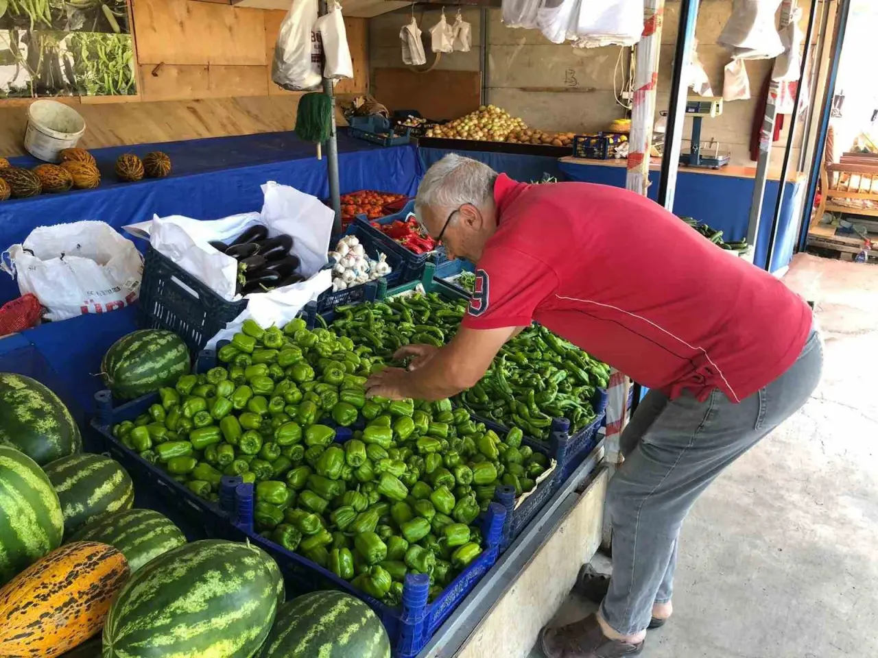 kendi-yetistirdikleri-urunleri-satmalarina-ragmen-kazanc-saglayamiyorlar