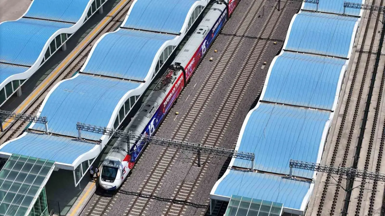 100-bin-yolcu-tasiyacak-olan-15-temmuz-demokrasi-ve-milli-birlik-treni-eskisehirde