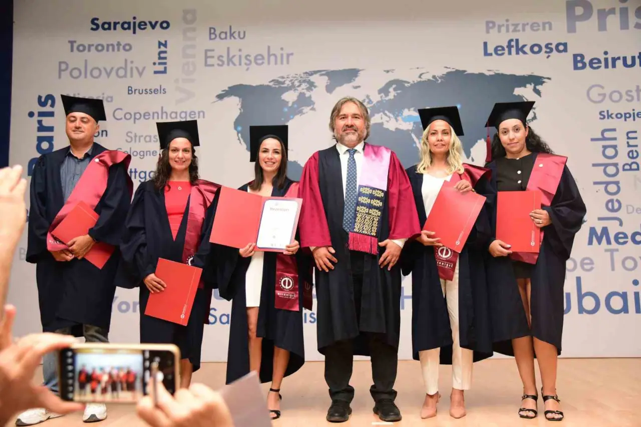 lefkosada-anadolu-universitesinin-mezuniyet-toreni-duzenlendi