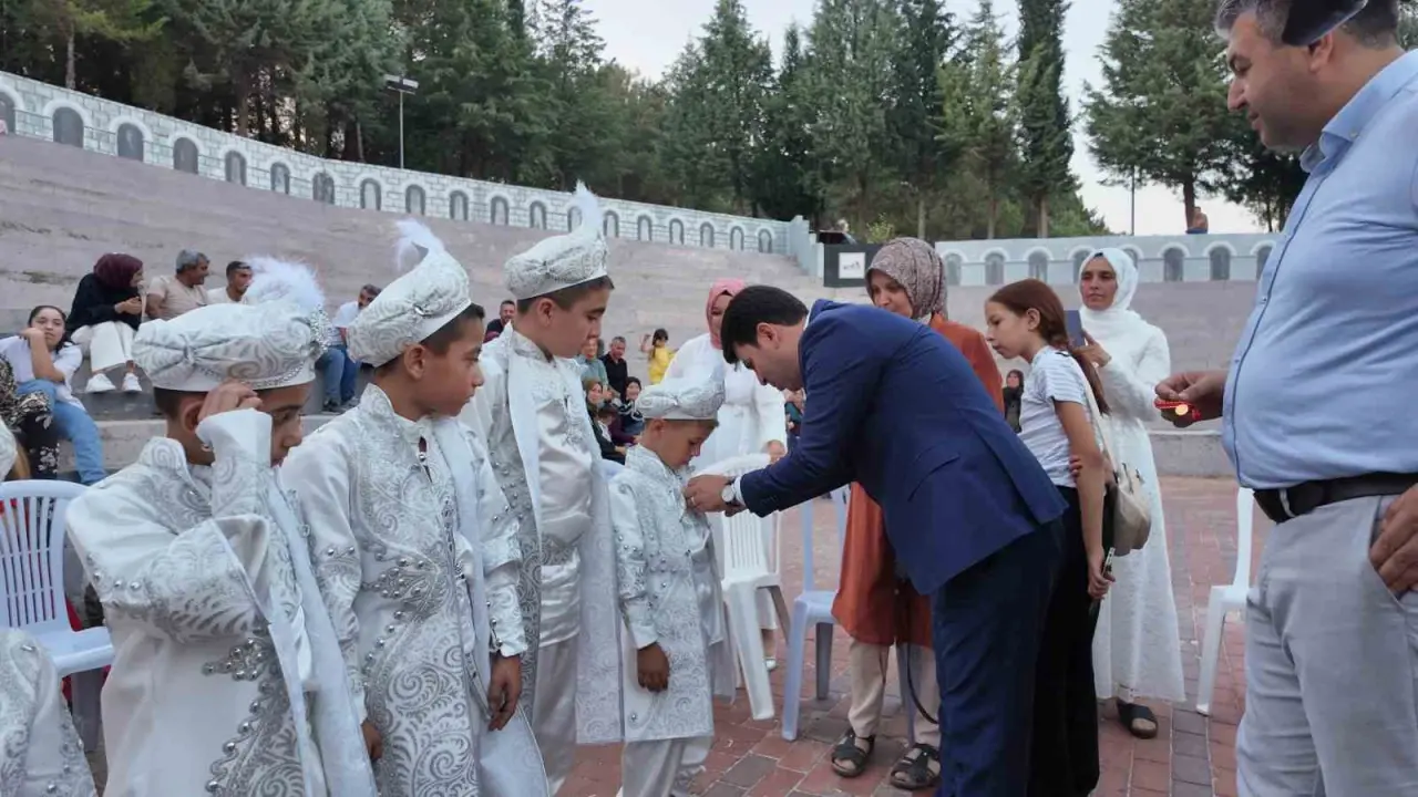 gedizde-20-cocuk-sunnet-ettirildi