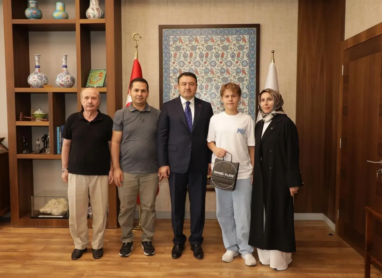 vali-musa-isin-lgs-2025-turkiye-birincilerini-makaminda-agirladi