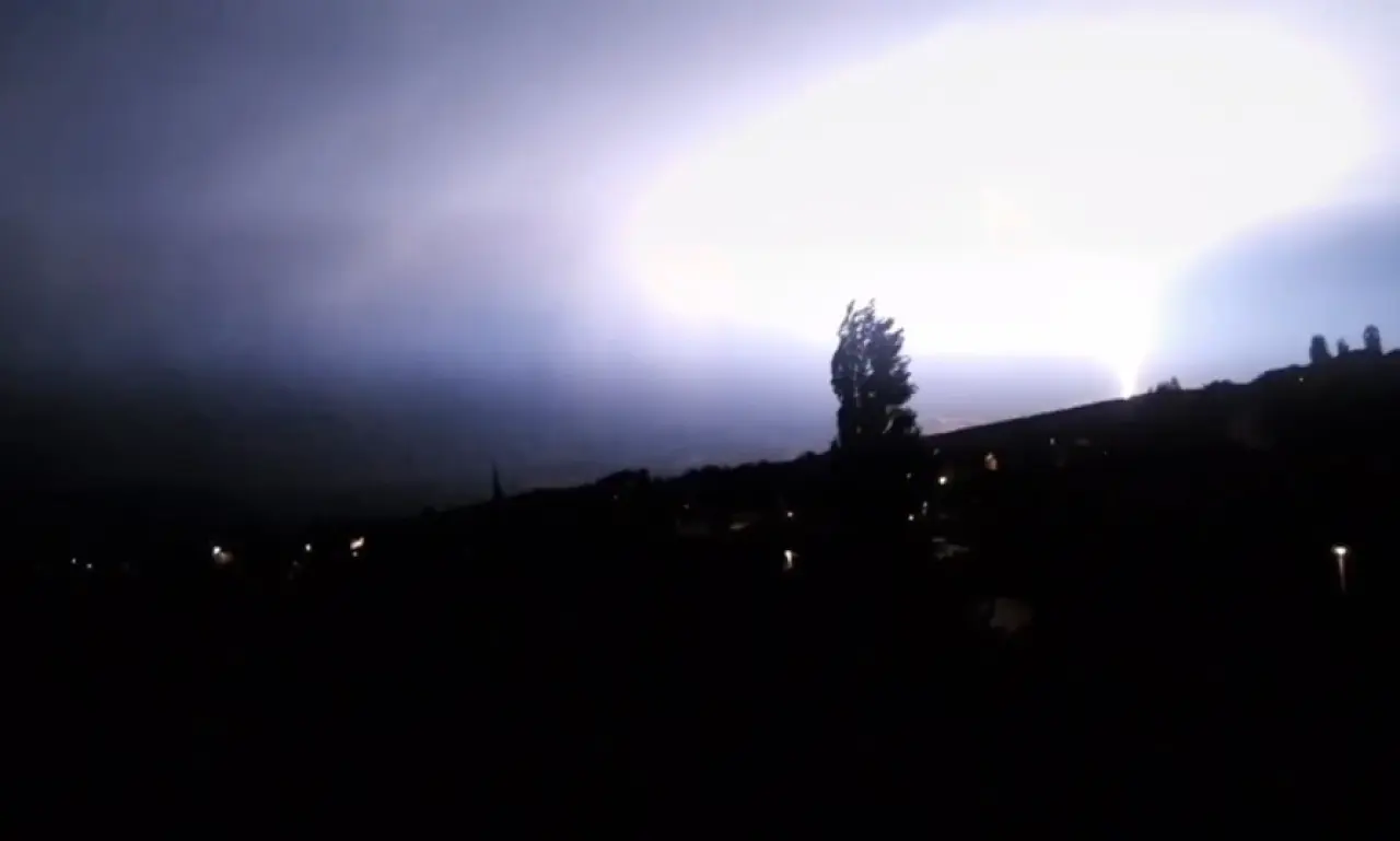 yildirim-soleni-tavsanli-ve-hisarcik-semalarini-aydinlatti