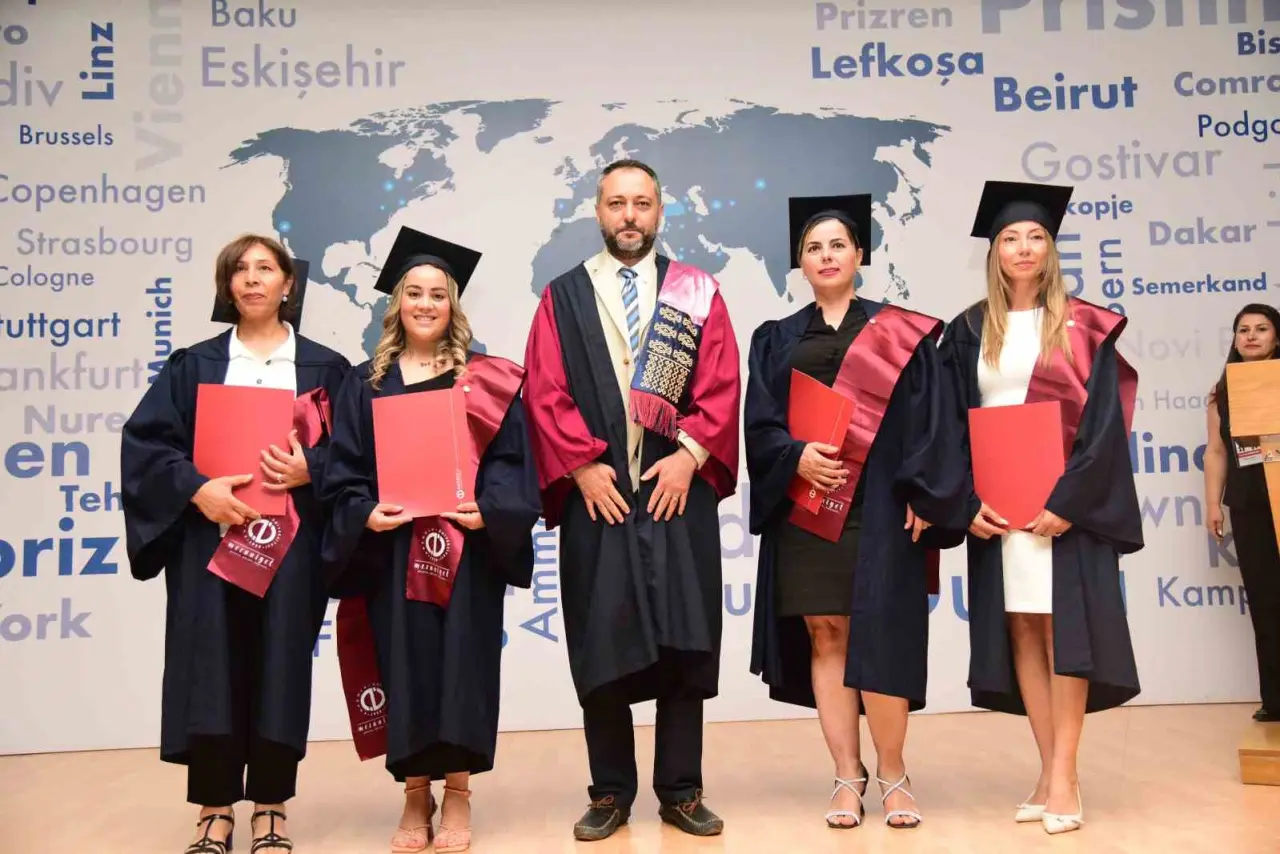 lefkosada-anadolu-universitesinin-mezuniyet-toreni-duzenlendi
